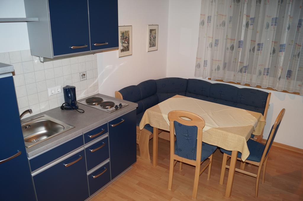 Hofer Guest House Villach Room photo